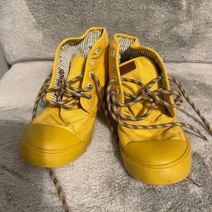 Bangs High Top Tennis Shoes in Yellow